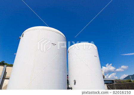 Seawater water tank and seawater filter 82016150