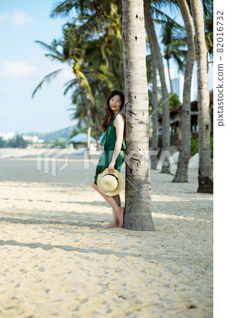 Young woman on sandy beach 82016732