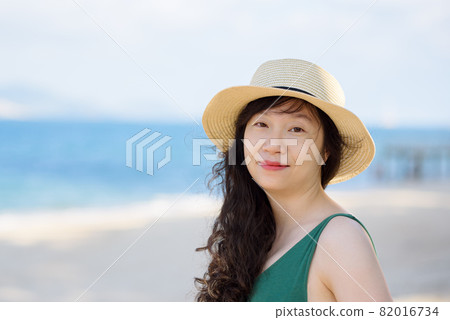 Young woman on sandy beach 82016734