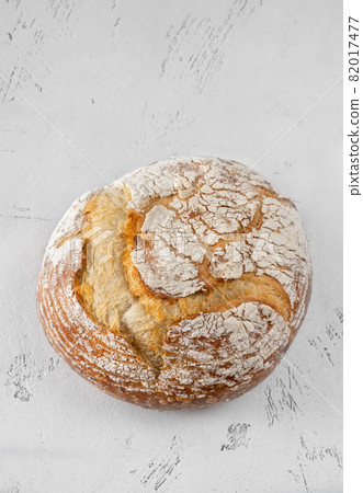 Sourdough bread 82017477