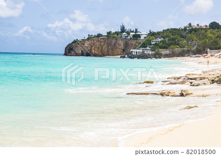 View on tropical beach on the caribbean island St. Maarten during daytime View on tropical beach on the caribbean island St. Maarten during daytime 82018500