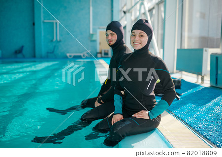 Woman and divemaster in scuba gear, diving school Woman and divemaster in scuba gear, diving school 82018809