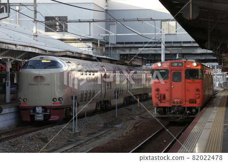 臥舖特快日出瀨戶/出雲抵達岡山站 82022478