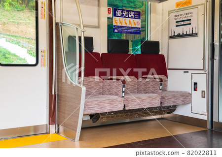 京王高尾線新京王特快列車優先座高尾山口站內的風景 京王高尾線新京王特快列車優先座高尾山口站內的風景 82022811