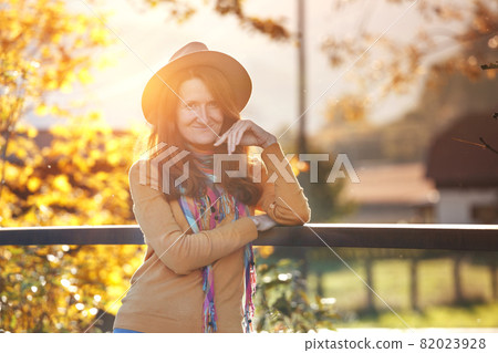 girl stands on the meadow in the mountain 82023928