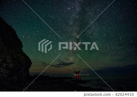 被星星照亮的牌坊 被星星照亮的牌坊 82024410