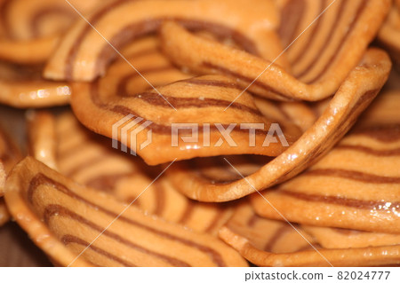 Closeup view with selective focus of a large number of round cookies Closeup view with selective focus of a large number of round cookies 82024777