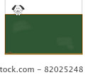 黑板和微笑的狗 82025248