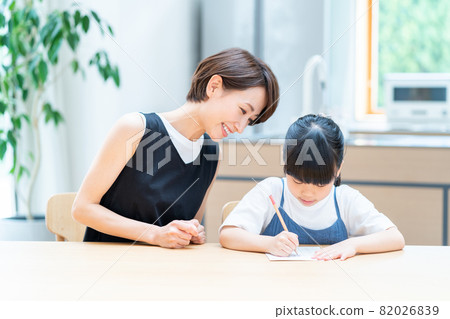 Parents and children studying in the living room. Parents and children studying in the living room. 82026839