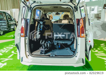 Minivan luggage compartment and rear seats Minivan luggage compartment and rear seats 82029619