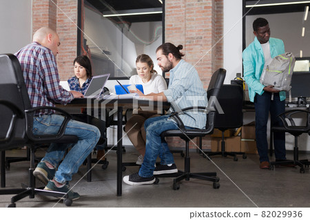 Business team working in coworking space Business team working in coworking space 82029936