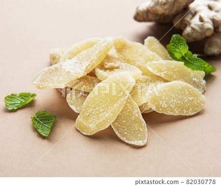 Sweet and spicy candied ginger 82030778