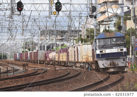 鐵路貨運主動脈東海道本線宿川曲線早晨 82031977