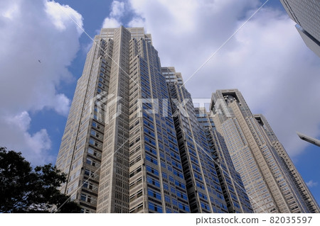 東京都政府大樓第一本館(背面)和第二本政府大樓(正面) 東京都政府大樓第一本館(背面)和第二本政府大樓(正面) 82035597