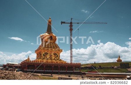 Yarchen Gar Monastery in Garze Tibetan Yarchen Gar Monastery in Garze Tibetan 82036682