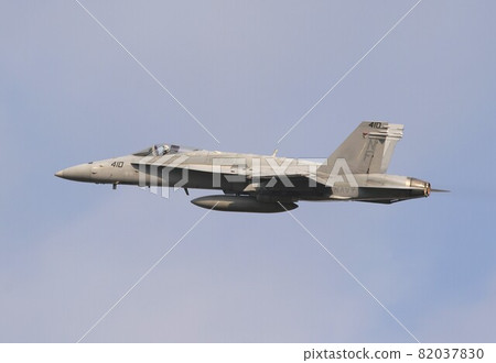 US Navy aircraft carrier-based aircraft F / A-18C Hornet fighter-bomber flying in the sky US Navy aircraft carrier-based aircraft F / A-18C Hornet fighter-bomber flying in the sky 82037830