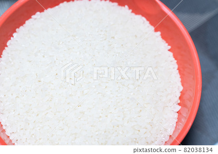A photo of white rice before cooking. 82038134