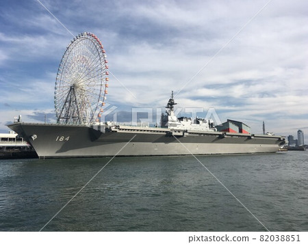 直升機護航艦“加賀”號停靠大阪港 直升機護航艦“加賀”號停靠大阪港 82038851