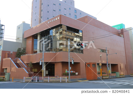 千葉縣松戶市本町松戶市立劇院音樂廳，可容納332人，1981年 82040841