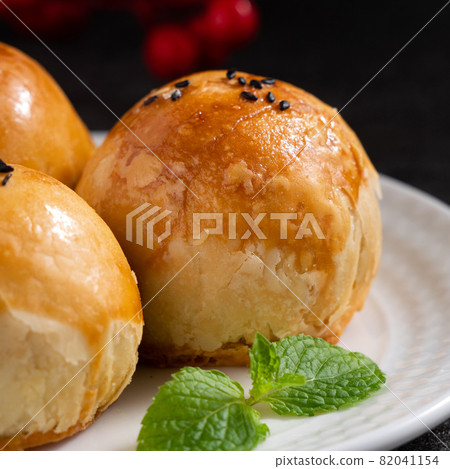 Mid-Autumn Festival Moon Cake Egg Yolk Pastry Mid-Autumn Festival Moon cake げっぺい Mid-Autumn Festival Moon Cake Egg Yolk Pastry Mid-Autumn Festival Moon cake げっぺい 82041154