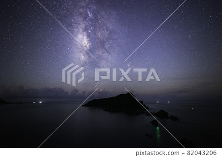 《Satsuma Peninsula, Kagoshima Prefecture》 Okiakime Island and the starry sky from Gotohana Observatory 《Satsuma Peninsula, Kagoshima Prefecture》 Okiakime Island and the starry sky from Gotohana Observatory 82043206