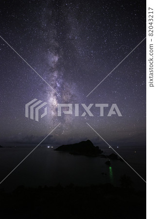 《Satsuma Peninsula, Kagoshima Prefecture》 From Gotohana Observatory Okiakime Island and the Milky Way in Summer 82043217