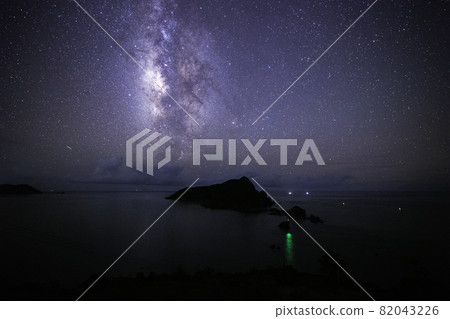 《Satsuma Peninsula, Kagoshima Prefecture》 From Gotohana Observatory Okiakime Island and the Milky Way in Summer 82043226