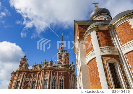 Beautiful brick Novo-Nikolsky Cathedral in Mozhaysk, Russia 82045436