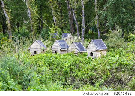 Small wooden house for waterfowl on the surface of the pond 82045482