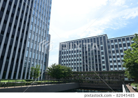 摩天大樓和露台花園 82045485