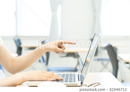 Young woman's finger pointing at a laptop Photographing cooperation: Japanese language school attached to Chuo College of Technology 82046712