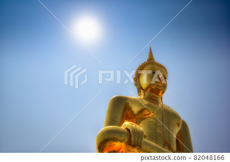 Golden buddha under the sun at noon , clam and meditation concept 82048166