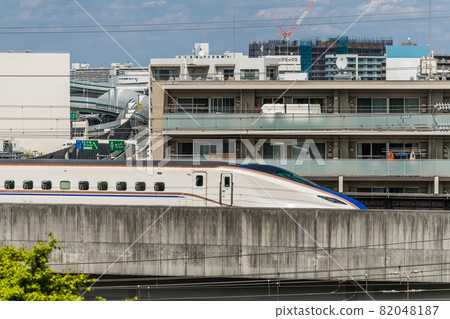 [Tohoku Shinkansen E7 series from Asukayama Park] 82048187
