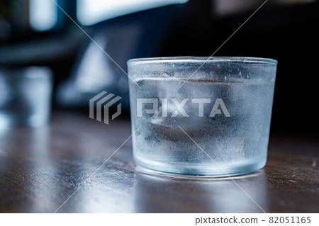 [Cafe material] Cold glass with water drops [Nagano Prefecture] 82051165