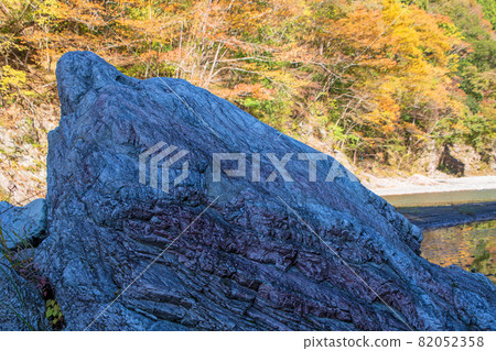 Kanna River Aonashi, near the Koyagi tunnel, autumn scenery, autumn leaves season Kanna River Aonashi, near the Koyagi tunnel, autumn scenery, autumn leaves season 82052358