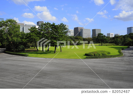 9 月 千代田 661 本丸大草坪,皇居江戶城遺址 9 月 千代田 661 本丸大草坪,皇居江戶城遺址 82052487