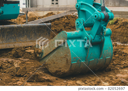 Excavating the ground with a hydraulic excavator 82052697