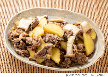 炒紅薯、牛肉和小蘑菇。 82052865