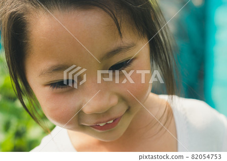 kid, younger, grin 82054753