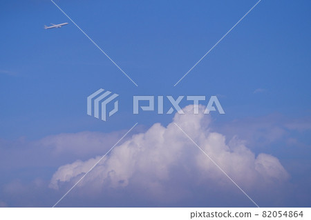 Take off passenger plane Haneda Airport 82054864