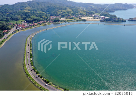 Aerial view of Mihoseki Yatsuka Matsue Line in Nakaumi, Shimane Prefecture 82055015