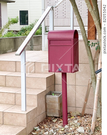 Fashionable mailbox / post Fashionable mailbox / post 82055042