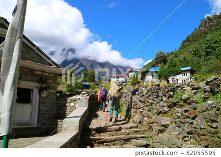 從盧卡拉到尼泊爾珠穆朗瑪峰公路上的帕克丁 82055595