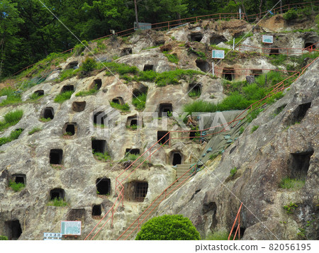 Yoshimi Hyakuana, a group of cave tombs from the Kofun period in Yoshimi Town, Saitama Prefecture 82056195