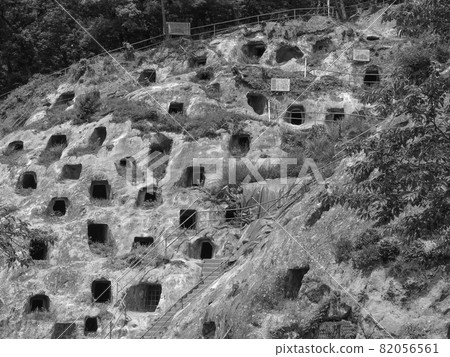 Yoshimi Hyakuana, a group of cave tombs from the Kofun period in Yoshimi Town, Saitama Prefecture Yoshimi Hyakuana, a group of cave tombs from the Kofun period in Yoshimi Town, Saitama Prefecture 82056561