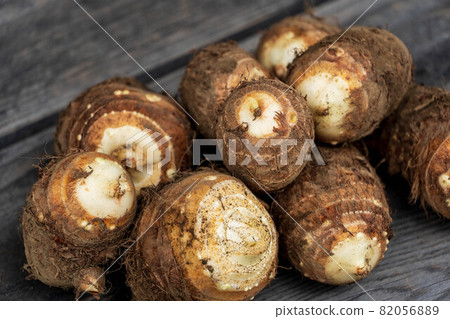 Freshly harvested taro Freshly harvested taro 82056889
