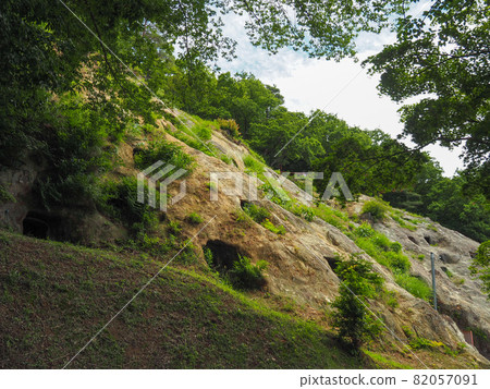 Yoshimi Hyakuana, a group of cave tombs from the Kofun period in Yoshimi Town, Saitama Prefecture Yoshimi Hyakuana, a group of cave tombs from the Kofun period in Yoshimi Town, Saitama Prefecture 82057091