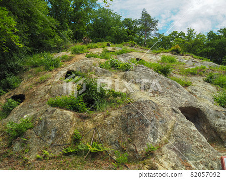 Yoshimi Hyakuana, a group of cave tombs from the Kofun period in Yoshimi Town, Saitama Prefecture Yoshimi Hyakuana, a group of cave tombs from the Kofun period in Yoshimi Town, Saitama Prefecture 82057092