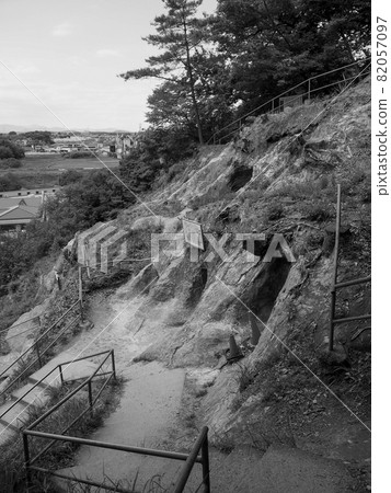 Yoshimi Hyakuana, a group of cave tombs from the Kofun period in Yoshimi Town, Saitama Prefecture Yoshimi Hyakuana, a group of cave tombs from the Kofun period in Yoshimi Town, Saitama Prefecture 82057097
