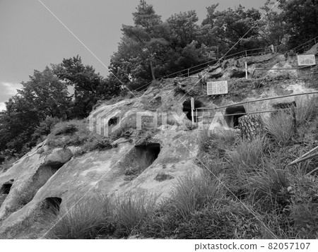 埼玉縣吉見町古墳時代古墳群“百穴吉見百穴” 埼玉縣吉見町古墳時代古墳群“百穴吉見百穴” 82057107